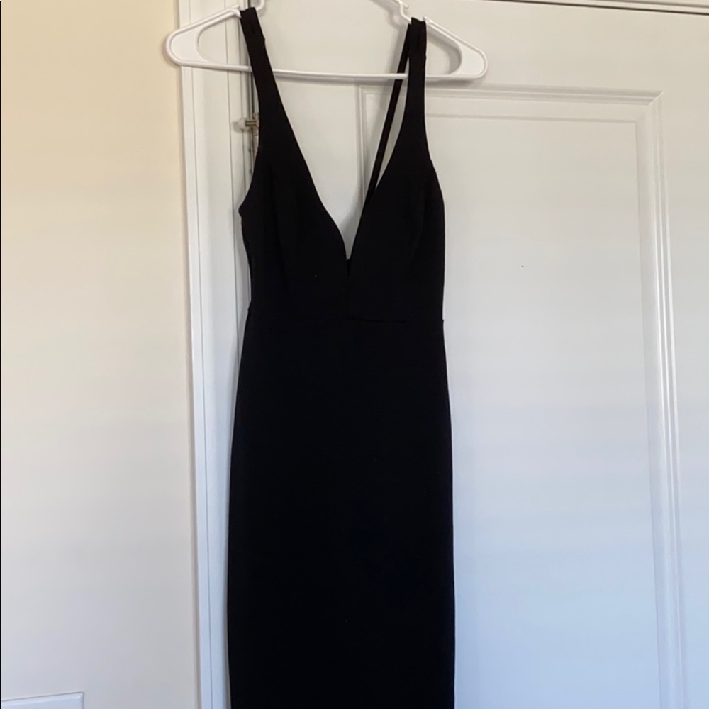 Lulu’s black strappy midi dress